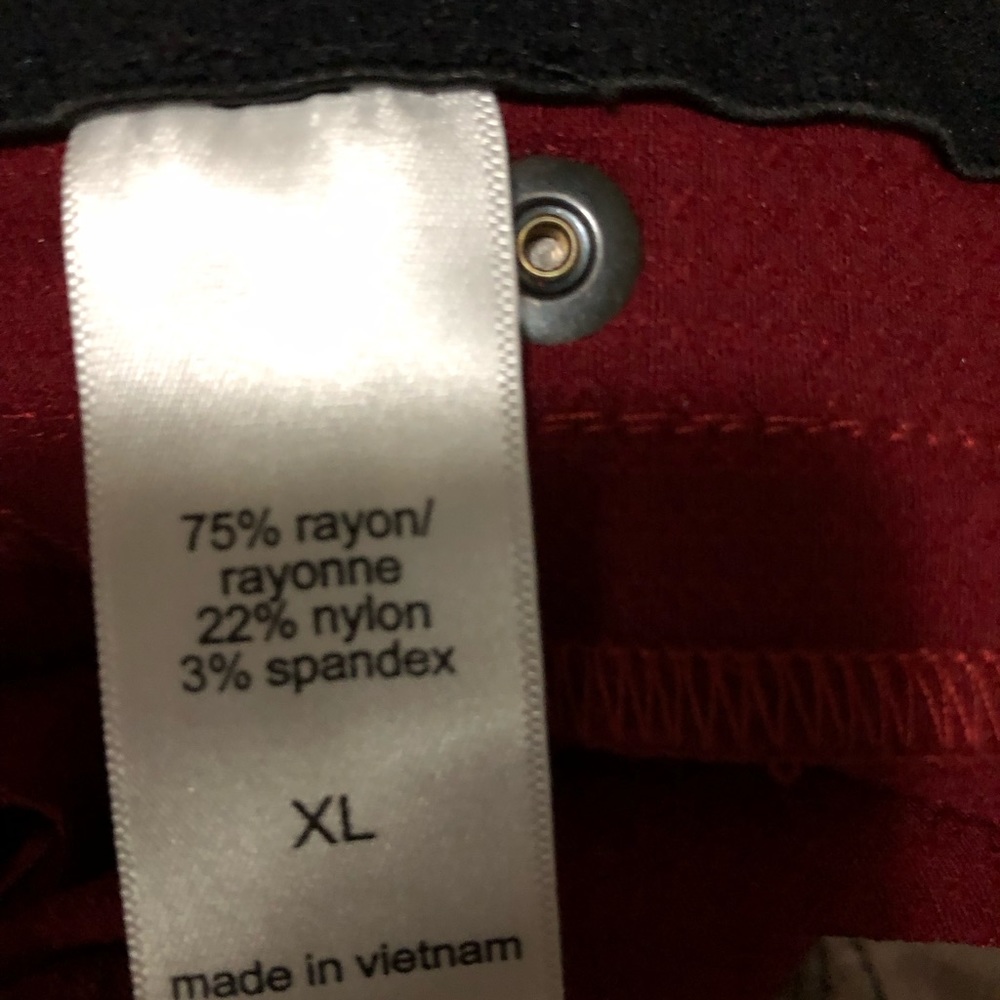 Maurice’s deep red crop pants XL. NWOT